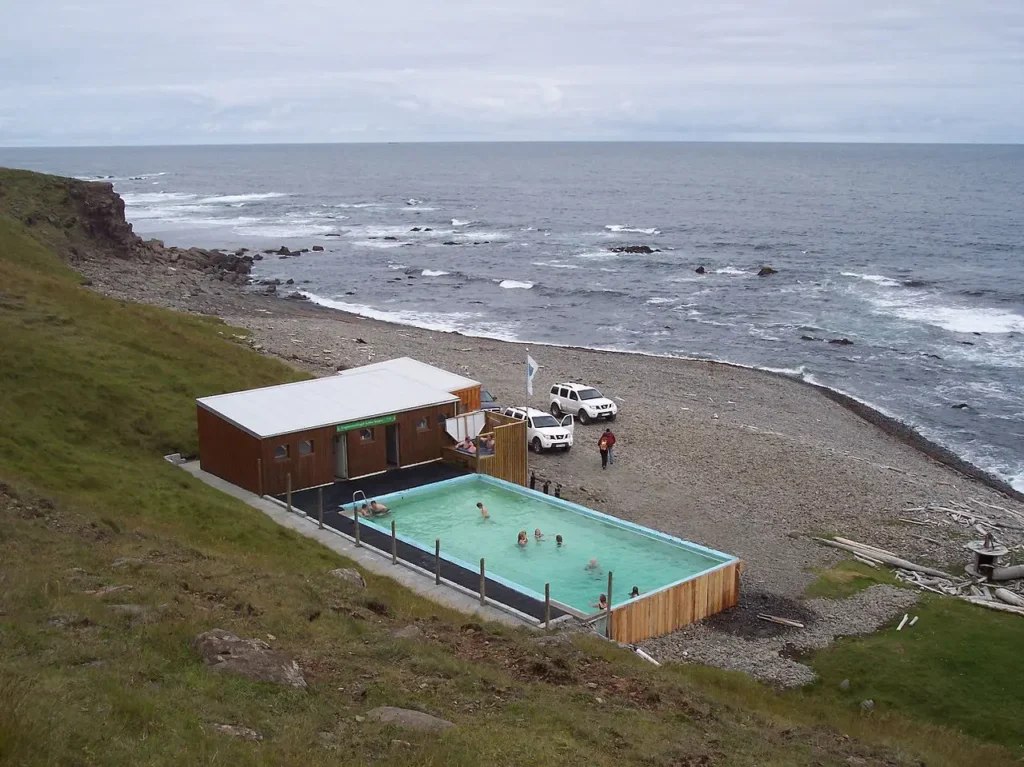 La piscine de Krossneslaug, face à l'océan - Auteur : Jóna Þórunn